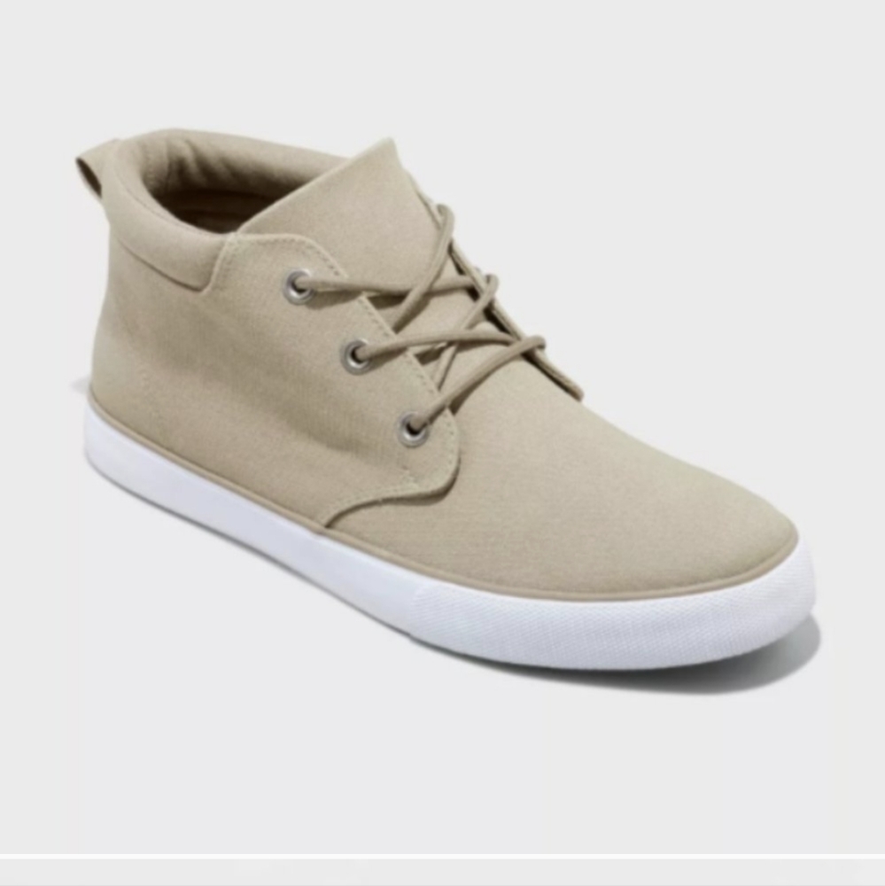 Men's Beige Sneakers           medium  wide.  size 11